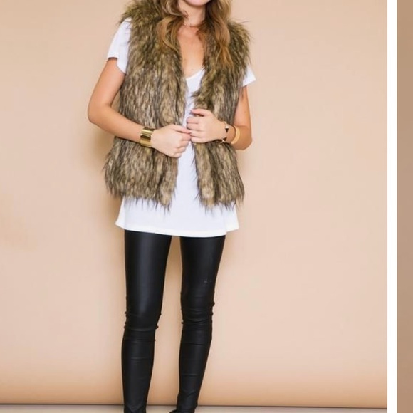Runway Faux fur vest - Picture 7 of 10